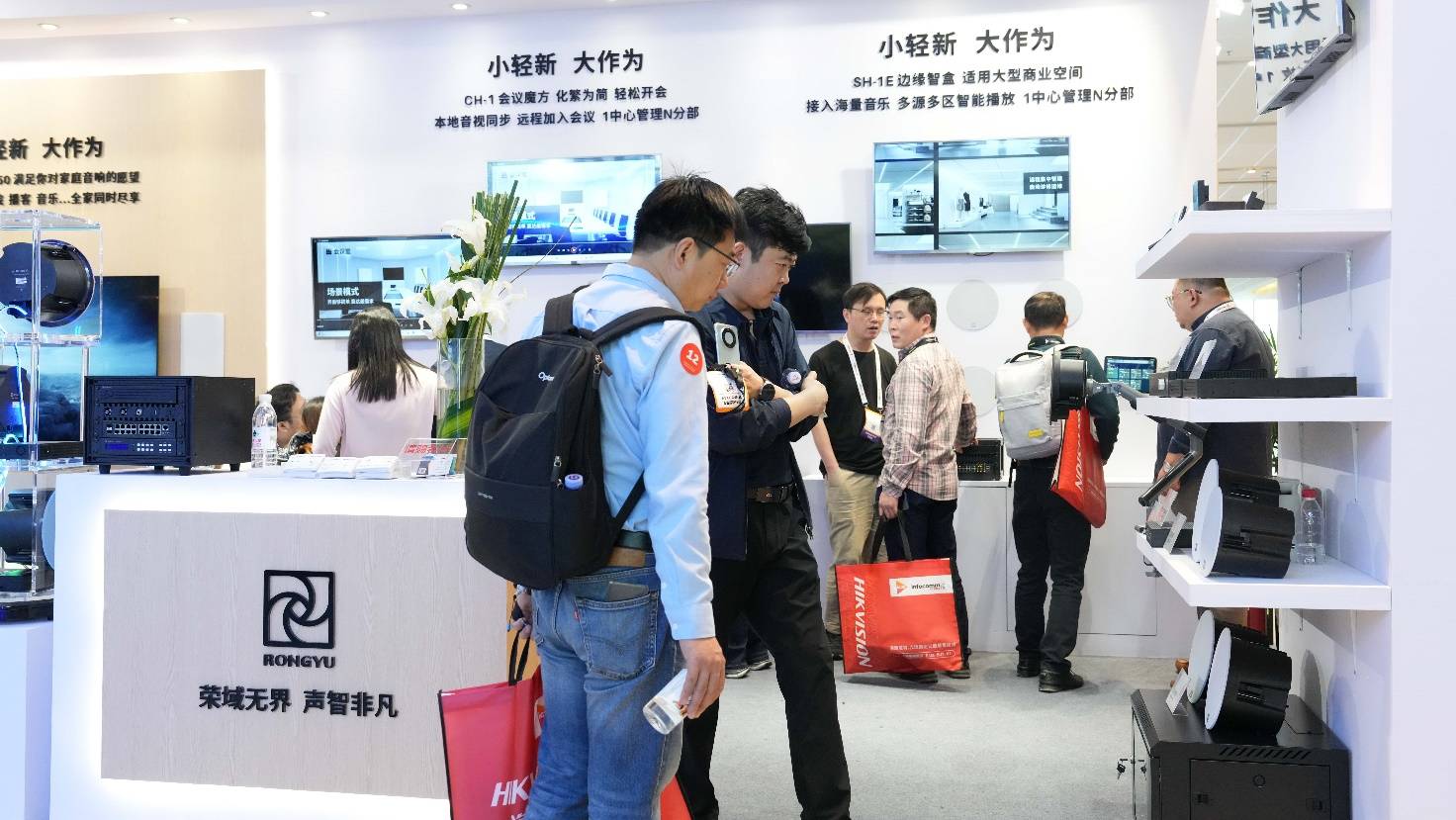 AI驱动专业视听新生态 荣域多款新品惊艳InfoComm 2025(图2)
