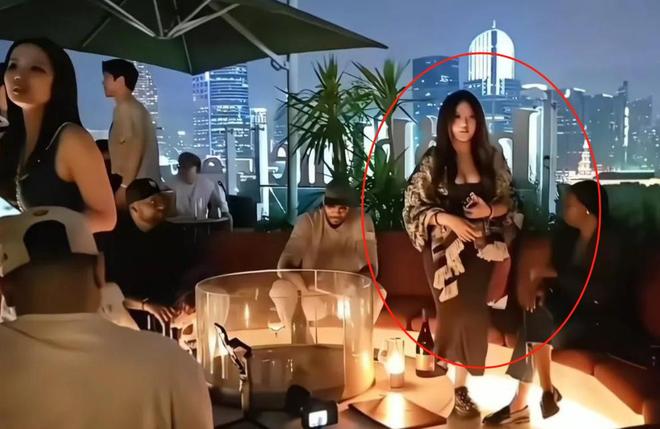 NBA安东尼来华与老友姚明相聚晚宴丰韵美女作陪被拍互动亲密(图10)